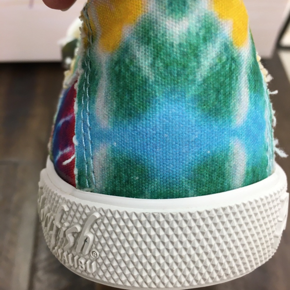 💚Super cute Tye Dye Blowfish Sneakers ❤️ - Picture 5 of 7